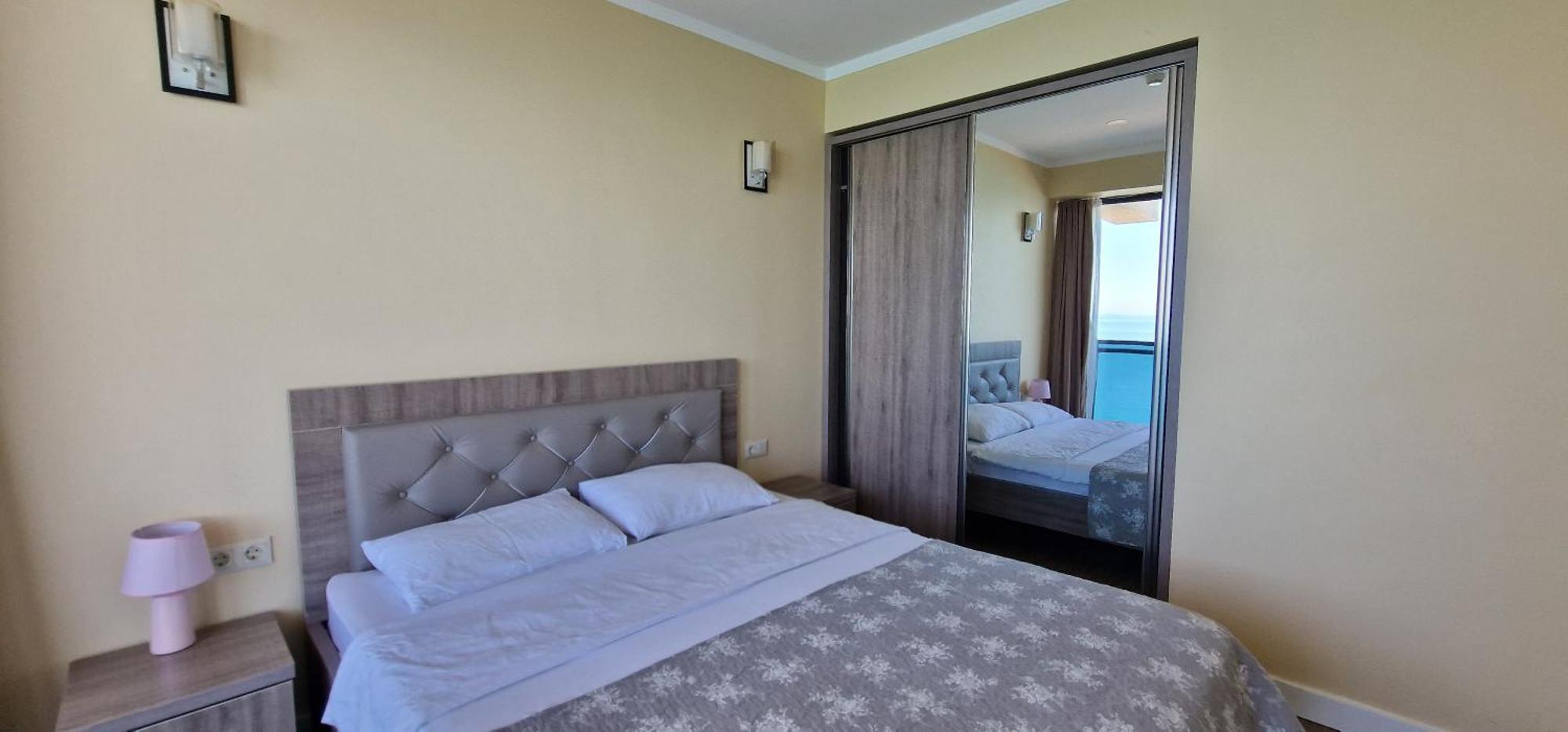 Your Beach Tower Apartment Batumi Room photo