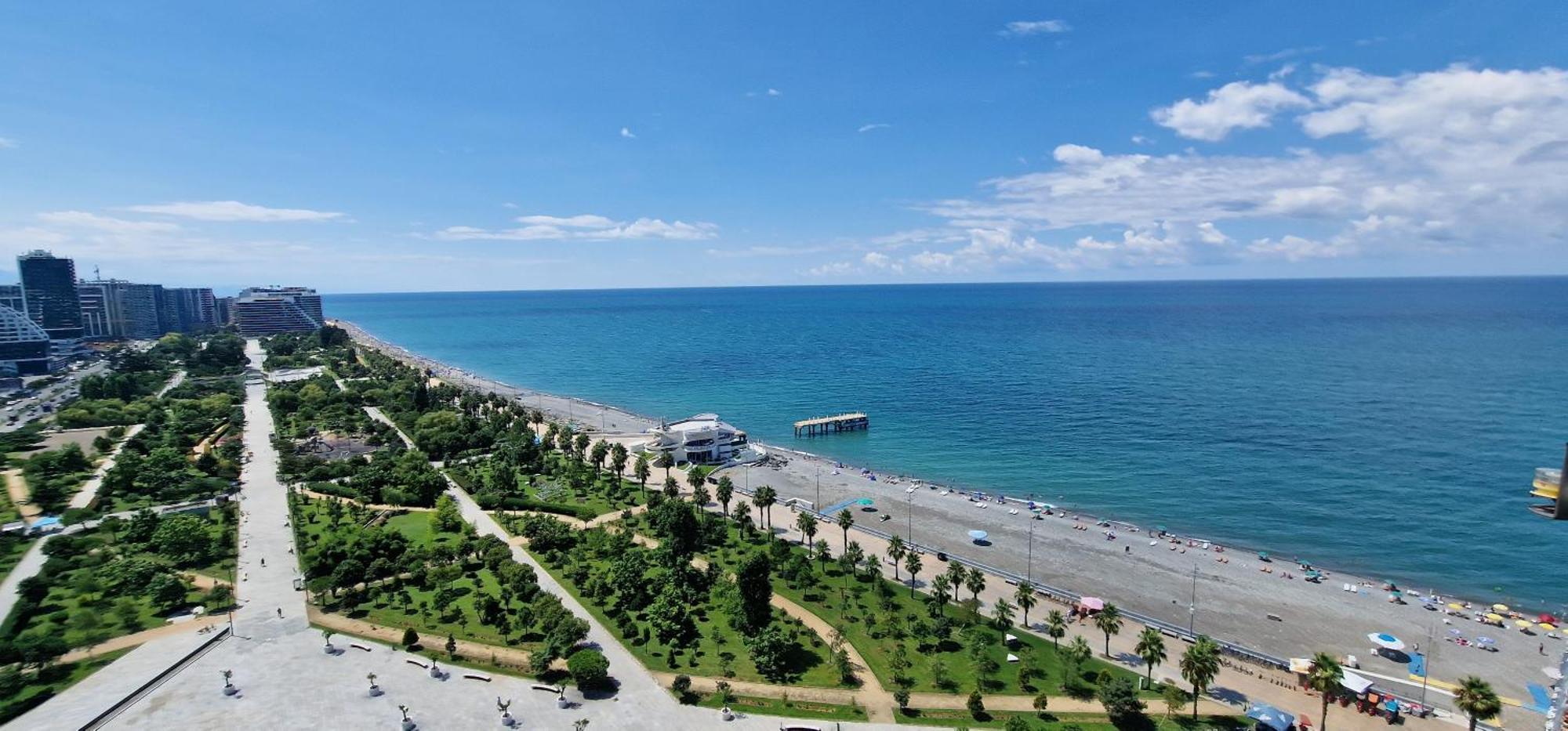 Your Beach Tower Apartment Batumi Room photo